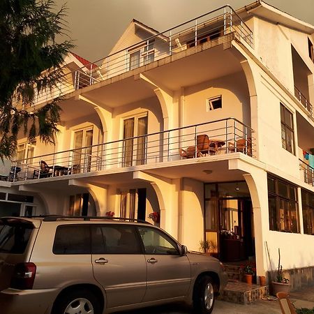 Hotel Rezo'S House Kwariati Exterior foto