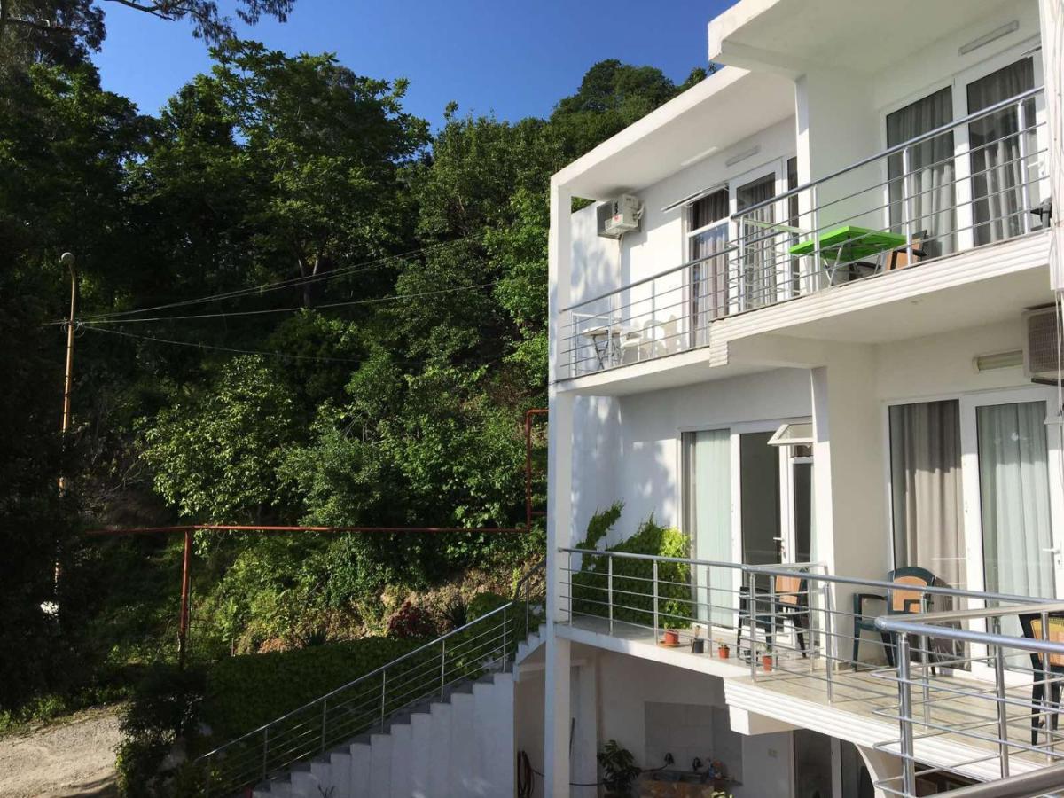 Hotel Rezo'S House Kwariati Exterior foto