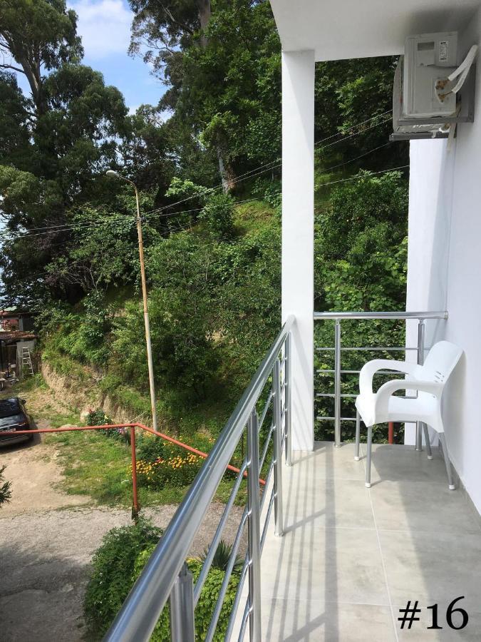 Hotel Rezo'S House Kwariati Exterior foto