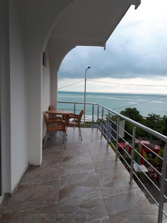 Hotel Rezo'S House Kwariati Exterior foto