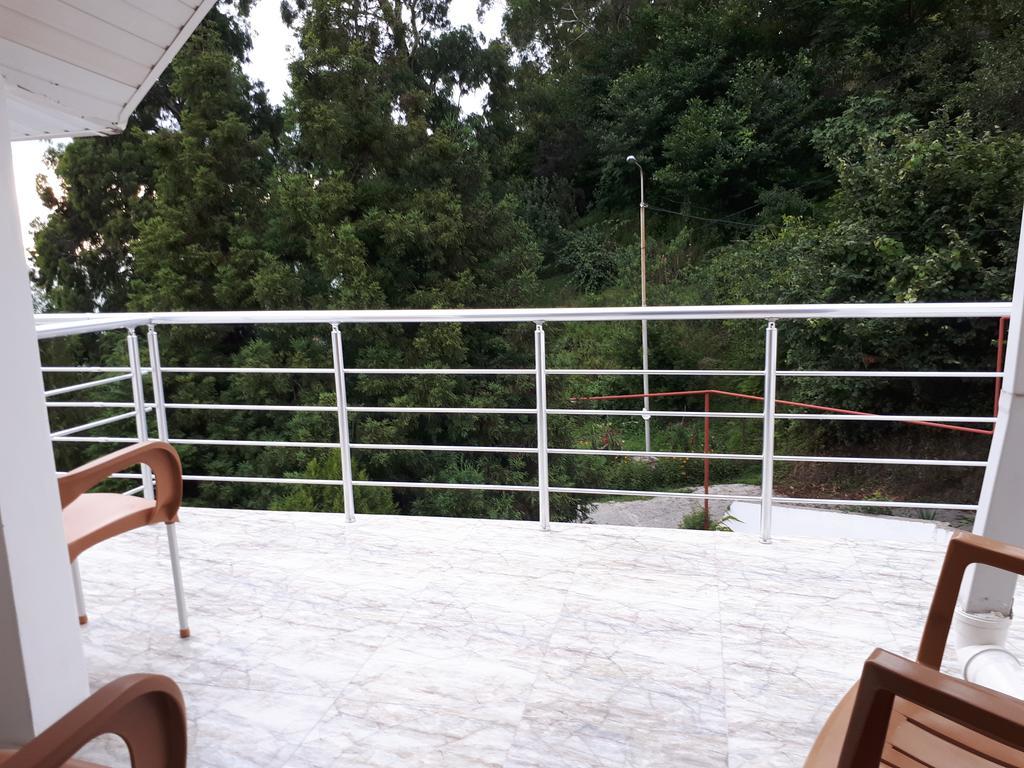 Hotel Rezo'S House Kwariati Exterior foto