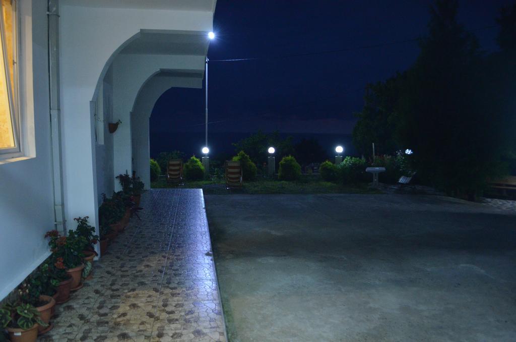 Hotel Rezo'S House Kwariati Exterior foto