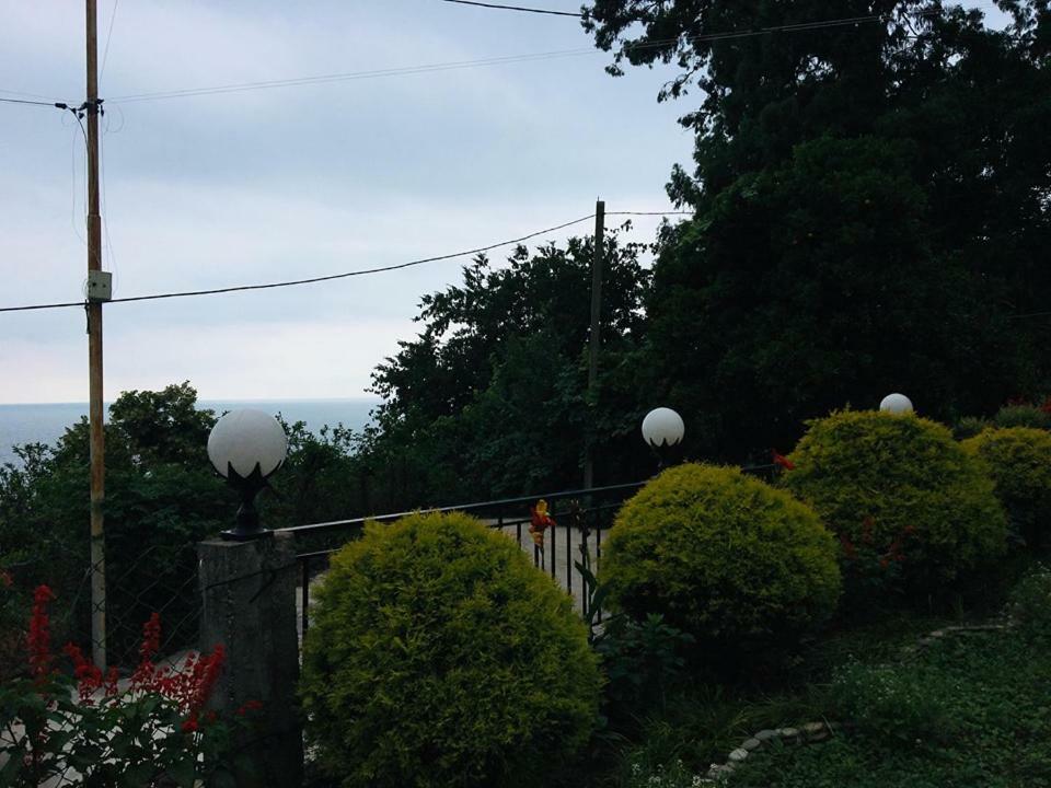 Hotel Rezo'S House Kwariati Exterior foto